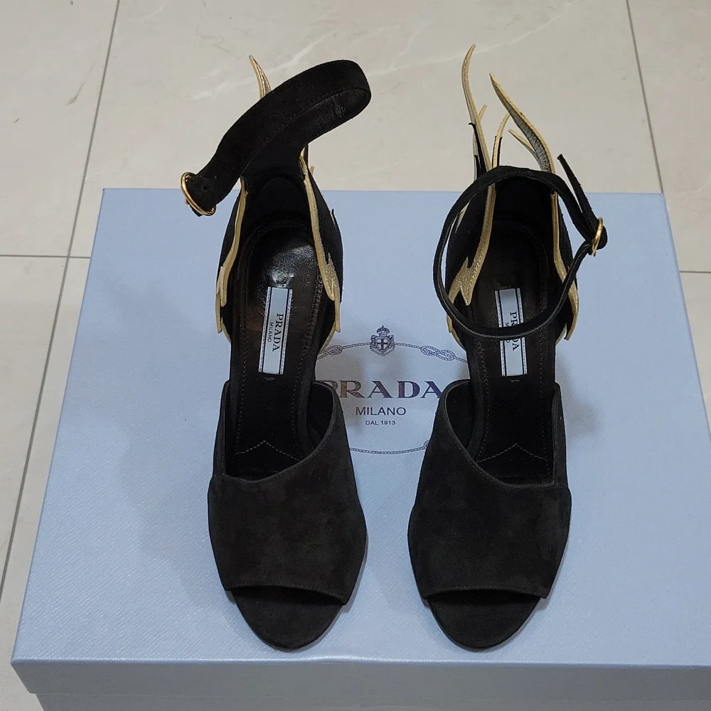 Prada - Picture 7 of 10
